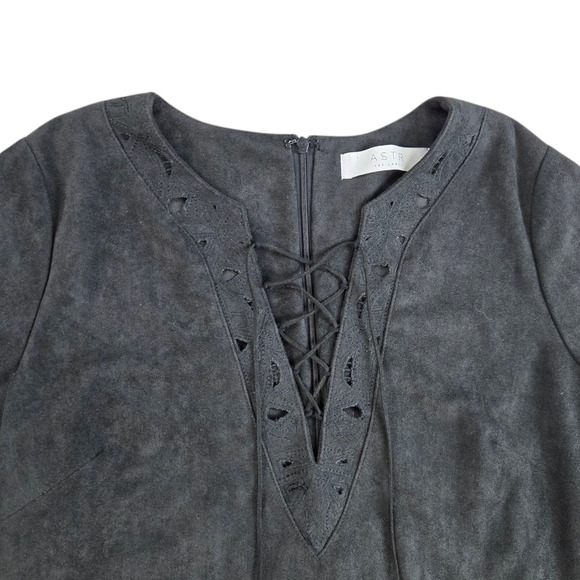 ASTR the Label Dark Gray Faux Suede Lace-Up Shift Dress Scalloped Hem Size Small - Picture 2 of 11